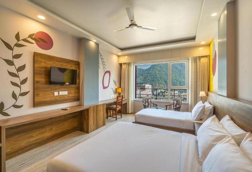 标准三人间, Moustache Rishikesh Luxuria