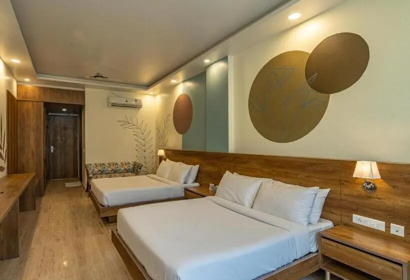 Quarto Quádruplo Standard, Moustache Rishikesh Luxuria