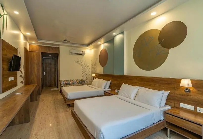 Quarto Quádruplo Standard, Moustache Rishikesh Luxuria