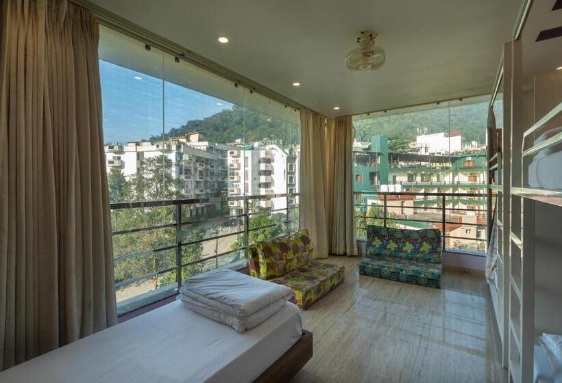 共用房间的床, Moustache Rishikesh Luxuria