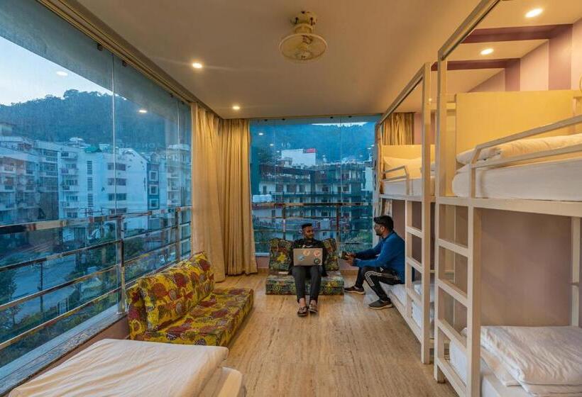 تختخواب در اتاق مشترک, Moustache Rishikesh Luxuria