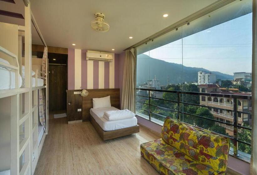 共用房间的床, Moustache Rishikesh Luxuria