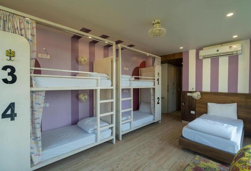 共用房间的床, Moustache Rishikesh Luxuria