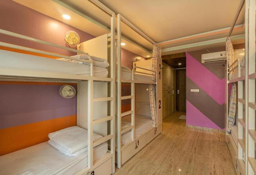 共用房间的床, Moustache Rishikesh Luxuria