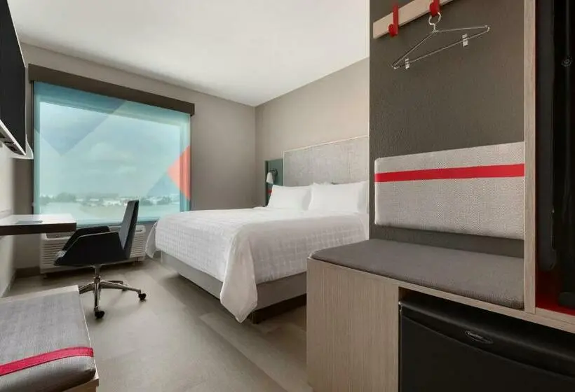 キングサイズベッドのスタンダードルーム, Avid Hotels   Nashville Airport, An Ihg