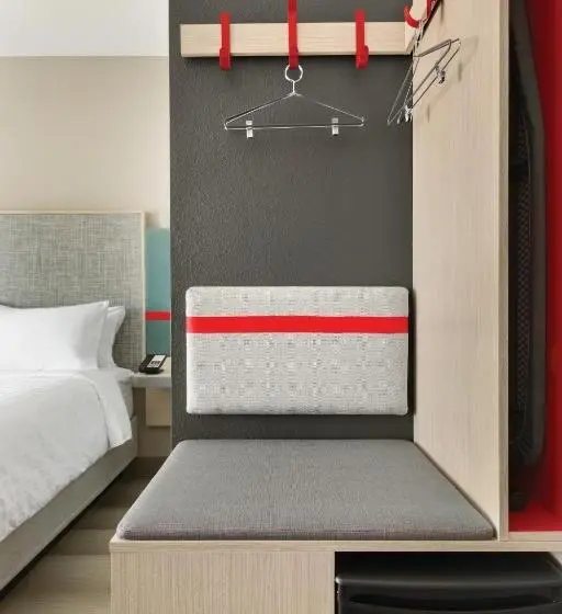身障者適用キングサイズベッドルーム, Avid Hotels   Nashville Airport, An Ihg