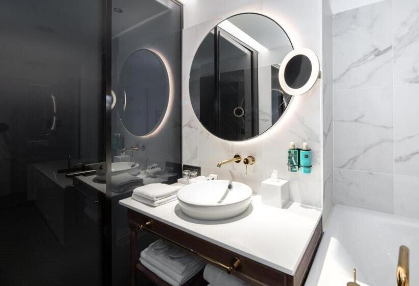 발코니 디럭스 룸, Movenpick Hotel Tallinn