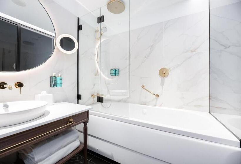 발코니 디럭스 룸, Movenpick Hotel Tallinn