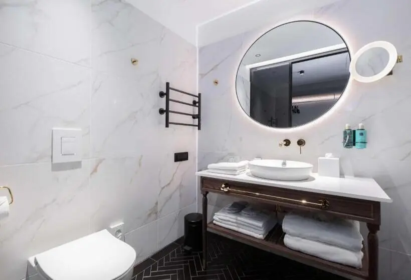 سوئیت اجرایی با بالکن, Movenpick Hotel Tallinn