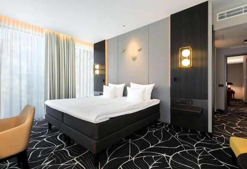 سوئیت اجرایی با بالکن, Movenpick Hotel Tallinn