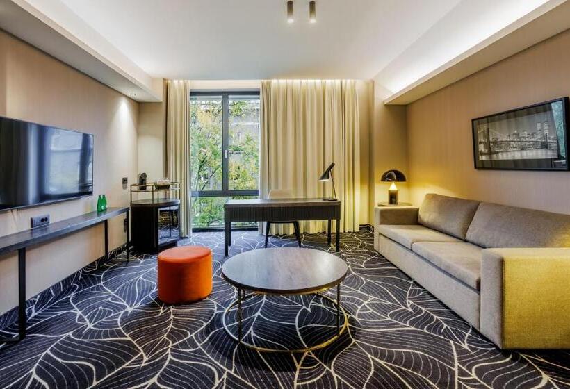 이그제큐티브 스위트룸 - 발코니, Movenpick Hotel Tallinn