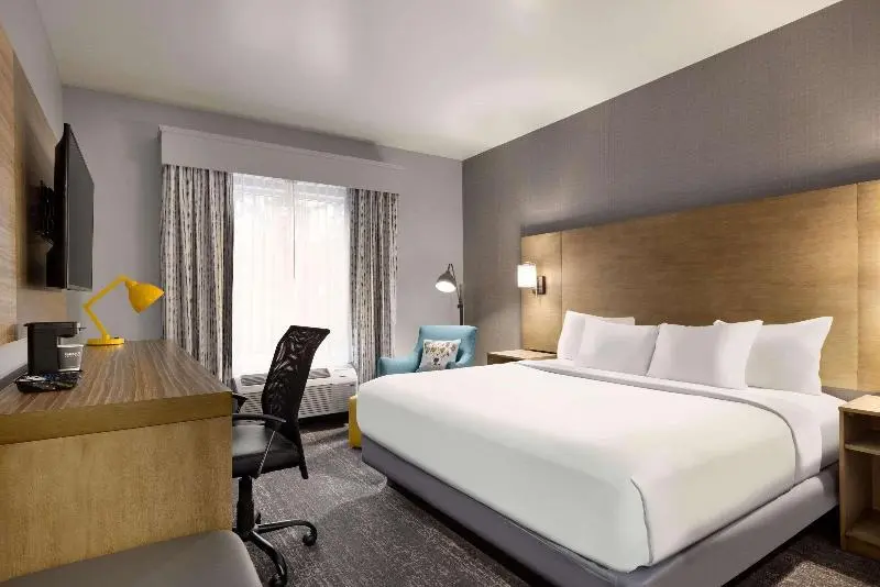 キングサイズベッドのスタンダードルーム, Park Inn By Radisson Florence, Sc