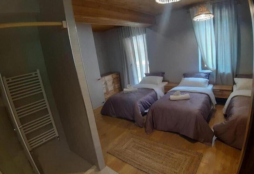 컴포트 트리플 룸, Restaurant Alpet Theth