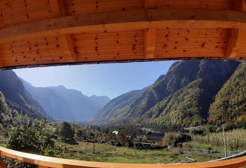 컴포트 트리플 룸, Restaurant Alpet Theth