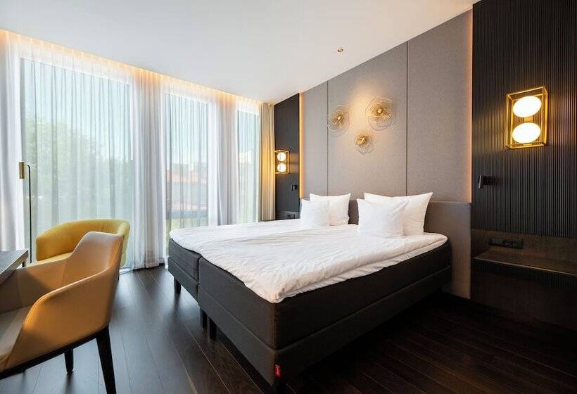 발코니 수피리어 룸, Movenpick Hotel Tallinn