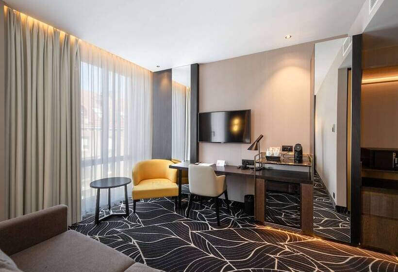 발코니 디럭스 룸, Movenpick Hotel Tallinn