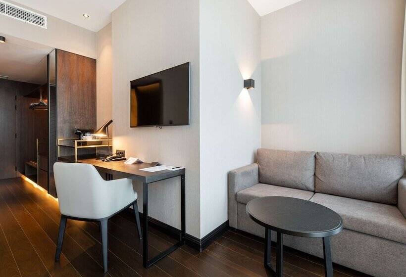 발코니 디럭스 룸, Movenpick Hotel Tallinn