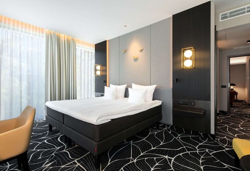 سوئیت اجرایی با بالکن, Movenpick Hotel Tallinn