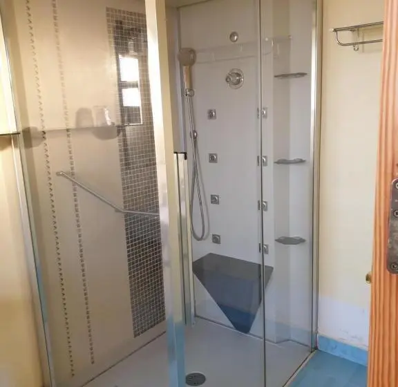 スイート, Hostal Alfil