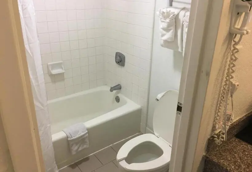 ２ダブルベッドのスタンダードルーム, Travelodge By Wyndham Mobile Al