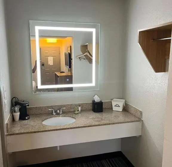 キングサイズベッドのスタンダードルーム, Travelodge By Wyndham Mobile Al