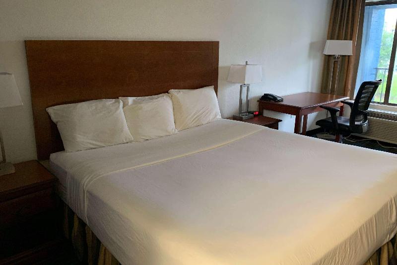 חדר סטנדרט עם מיטת קינג, Travelodge By Wyndham Mobile Al