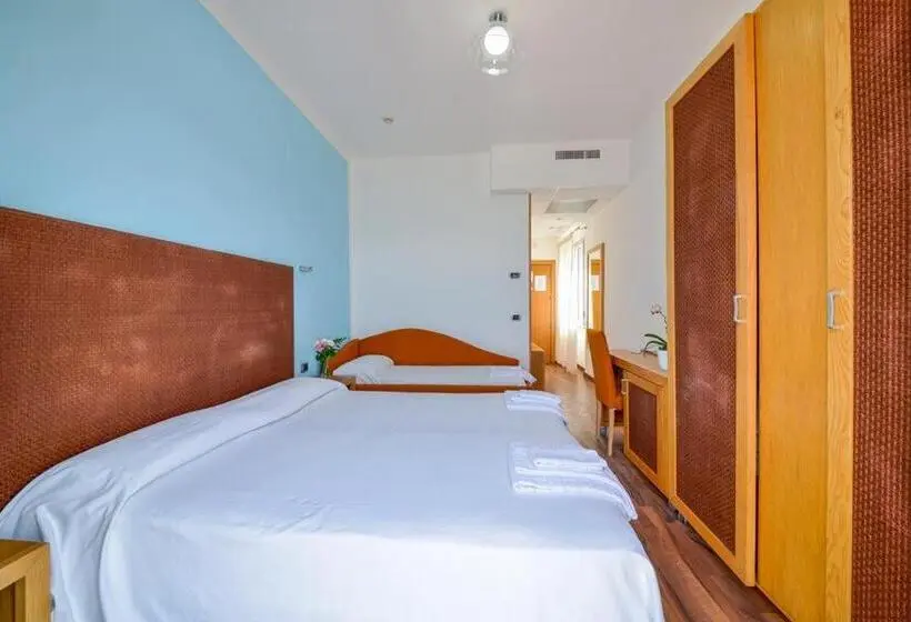 スタンダード４人部屋, Villa Nettuno