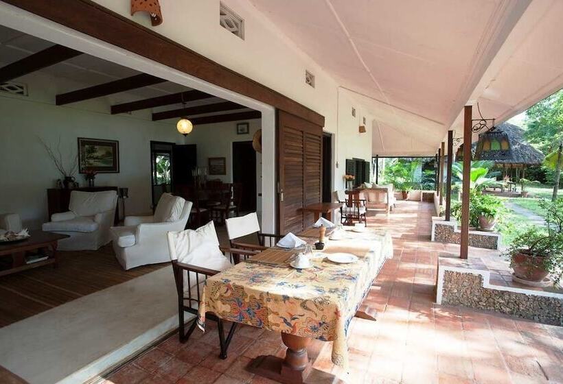 اتاق استاندارد, Diani House