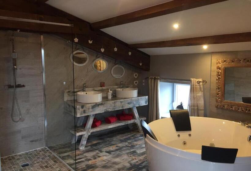 キングサイズベッドのスイートルーム, Domaine Du Serre D Avene