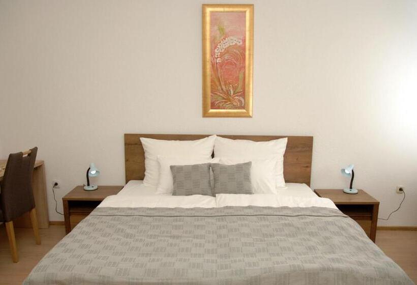 استودیوی استاندارد, Apartments Seyda