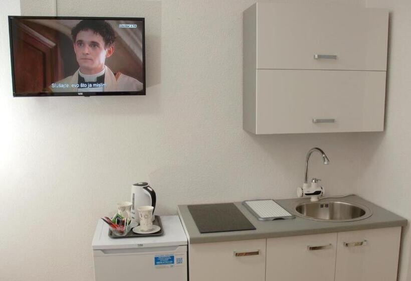 استودیوی استاندارد, Apartments Seyda
