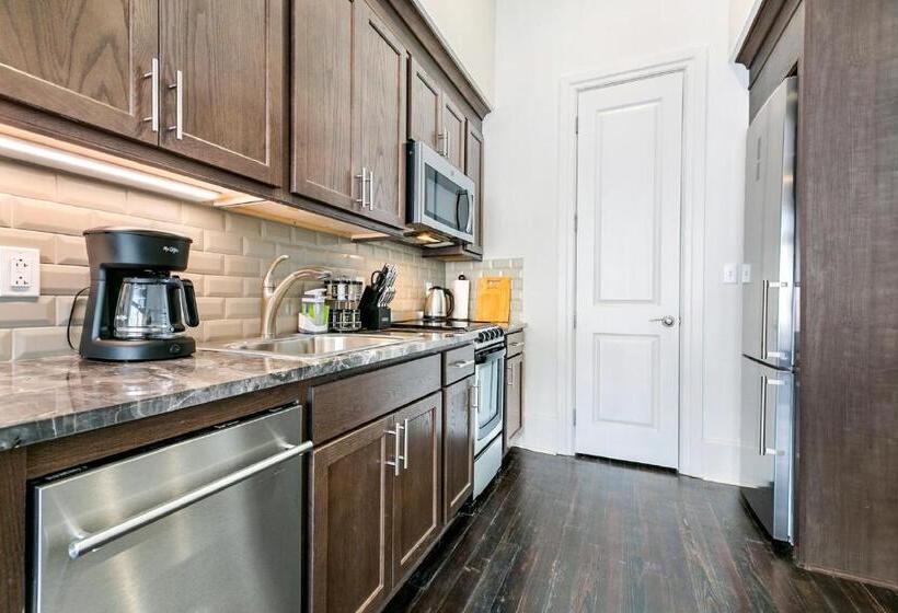 آپارتمان 2 خوابه, 1 And 2 Br Private Condos Steps Away From French Quarter