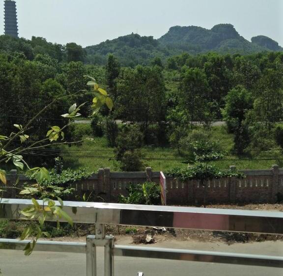 Deluxe Rum, Khách Sạn Hà Phương