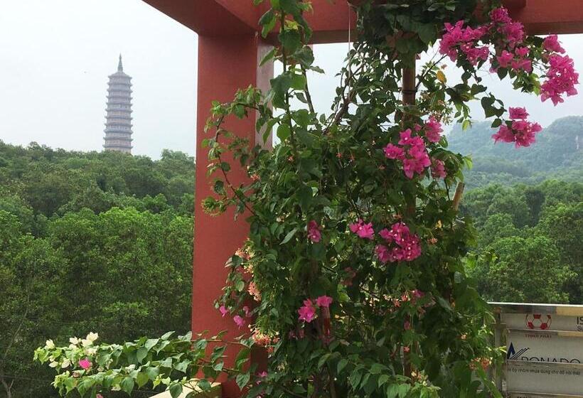 Deluxe Rum, Khách Sạn Hà Phương