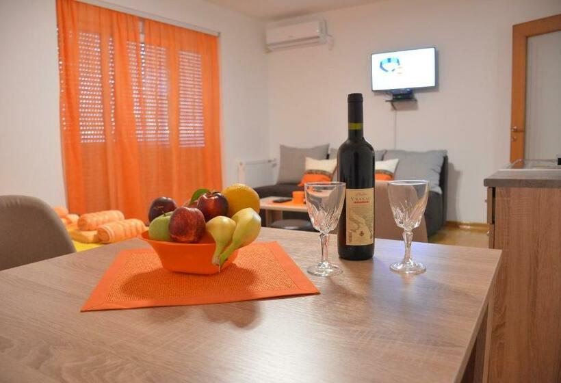 اتاق استاندارد چهارنفره با بالکن, Apartman Radmanovac
