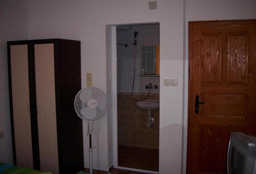 اتاق لوکس با بالکن, Georgievi Guest House