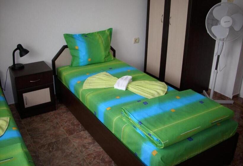 اتاق لوکس با بالکن, Georgievi Guest House