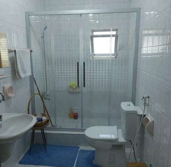 اتاق اکونومی, The Old House