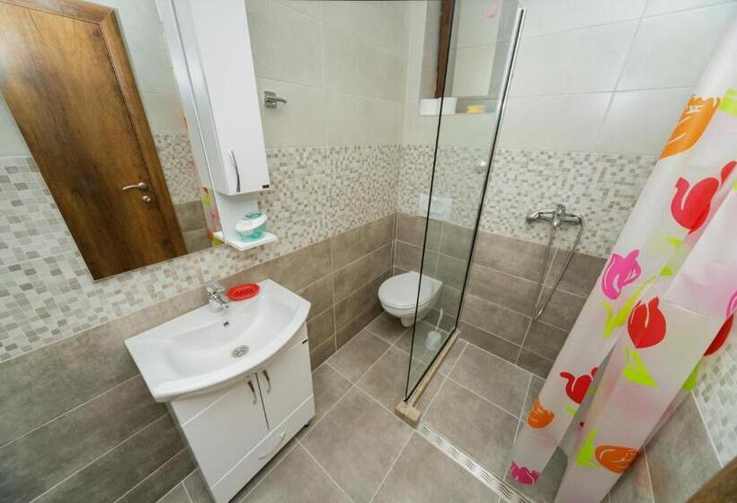 اتاق لوکس با چشم‌انداز دریا, Vila Fortuna