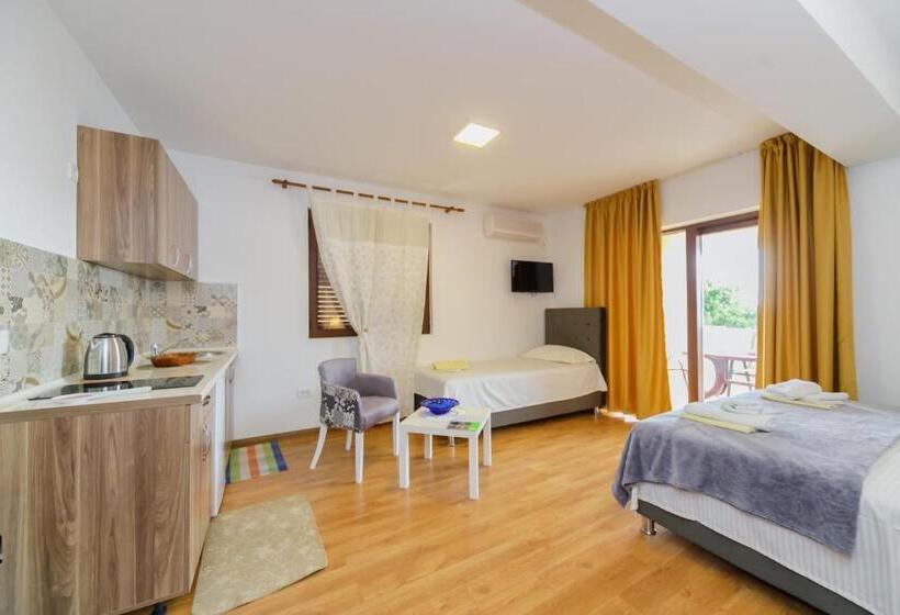 استودیوی سوپریور, Vila Fortuna