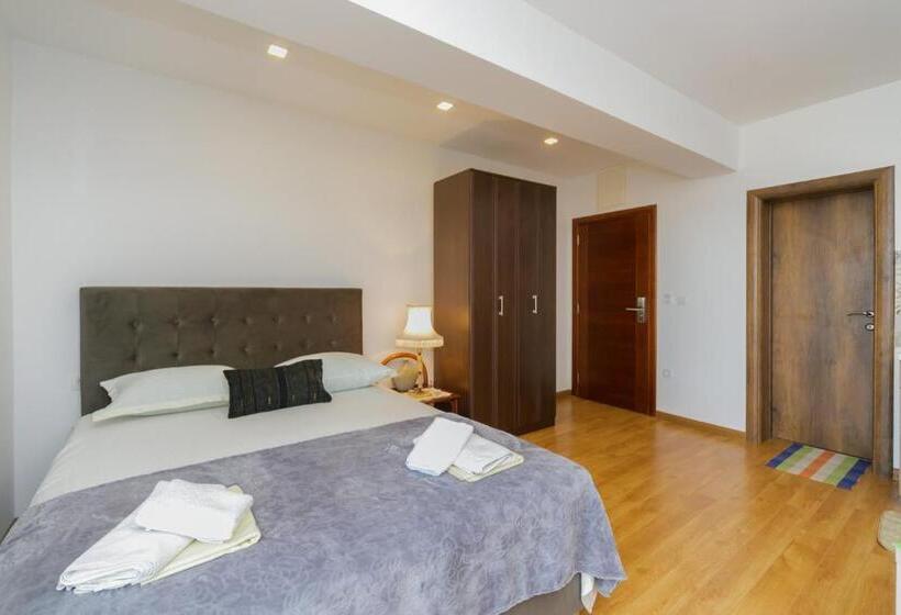 استودیوی سوپریور, Vila Fortuna