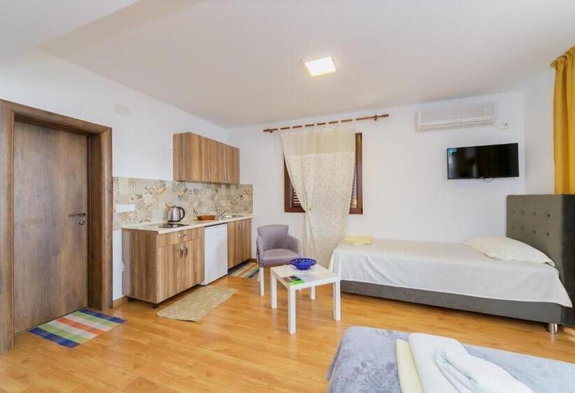 استودیوی سوپریور, Vila Fortuna