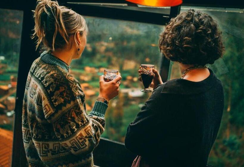 Bed in een Gedeelde Kamer, Wolf Totem Steam Punk Guesthouse