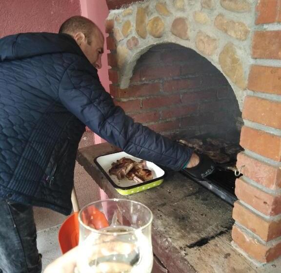 デラックスルーム, Vila Viktori