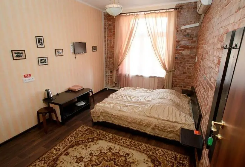 スタンダードルーム, Kotsarskaya Street 19