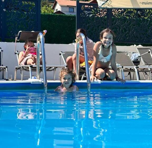 سوییت جونیور لوکس, Luxury Apartments 88