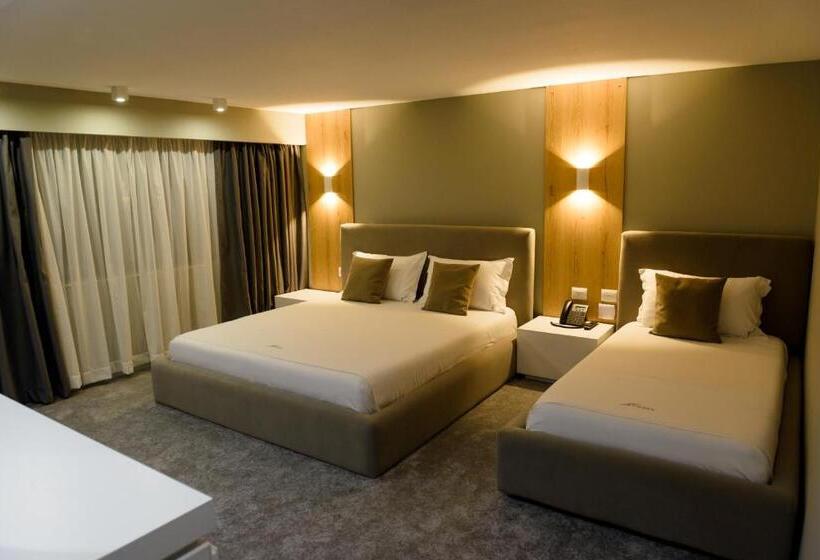 חדר סטנדרט לשלושה, One