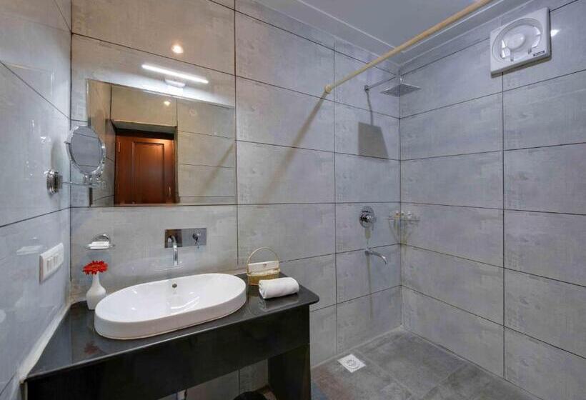 חדר סטנדרט עם מרפסת, Merak Resort  Bhimtal