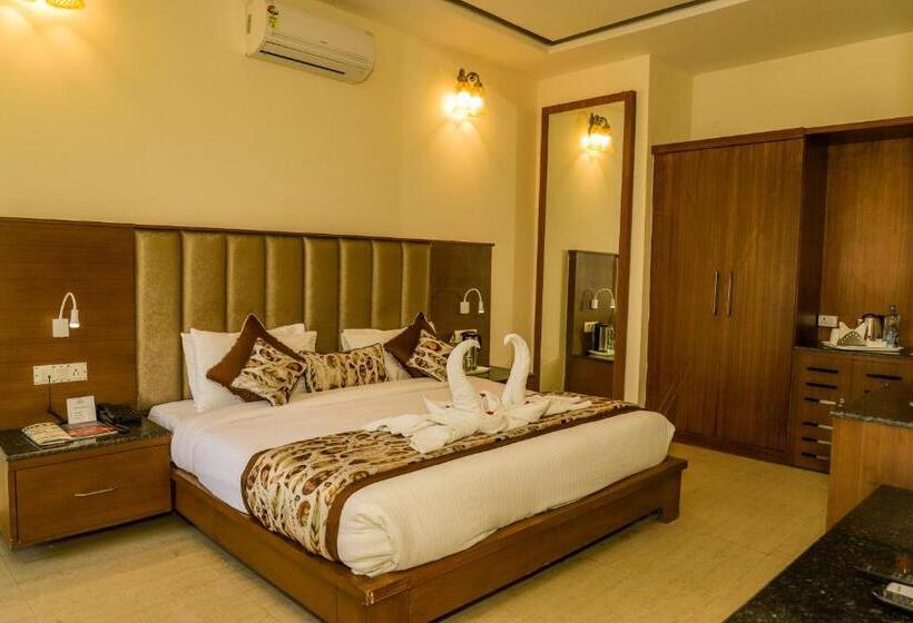 带大床的标准间, Merak Resort  Bhimtal