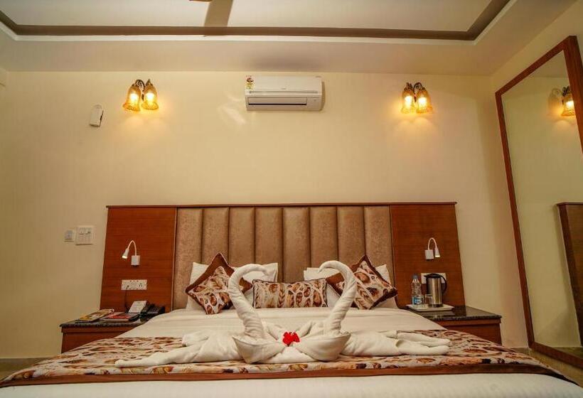 חדר סטנדרט עם מיטת קינג, Merak Resort  Bhimtal